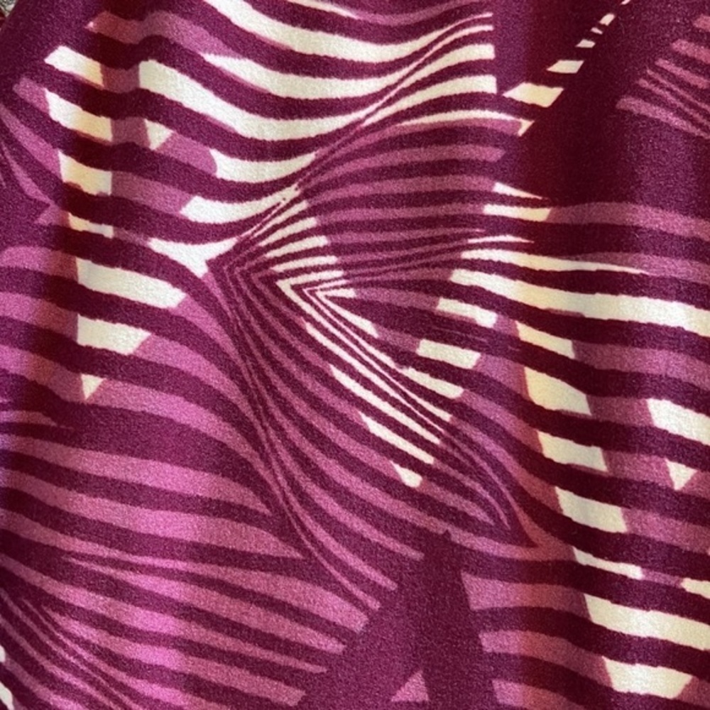 Women's Lularoe Tan/Maroon Triangle Stripes Buttery Leggings Size O/S EUC #4198 - Picture 3 of 4